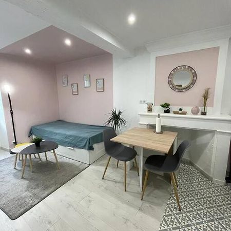 Joli Studio Cozy Tout Equipe Hyper Centre Saintes Bagian luar foto