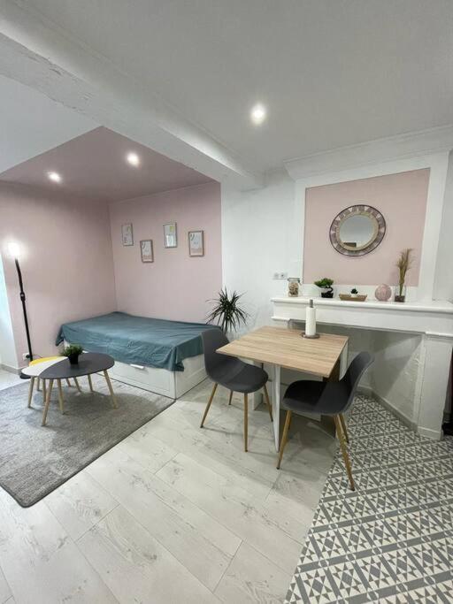 Joli Studio Cozy Tout Equipe Hyper Centre Saintes Bagian luar foto