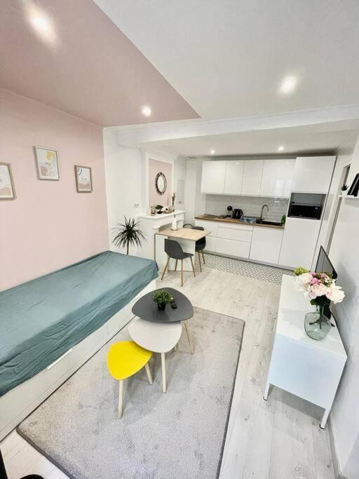 Joli Studio Cozy Tout Equipe Hyper Centre Saintes Bagian luar foto